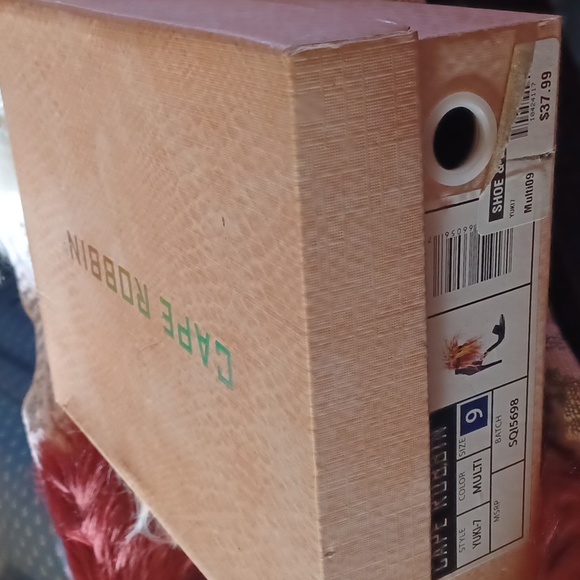 NEW Cape Robbin Black Stiletto Rainbow Feather Ankle Strap size9 - Picture 9 of 10